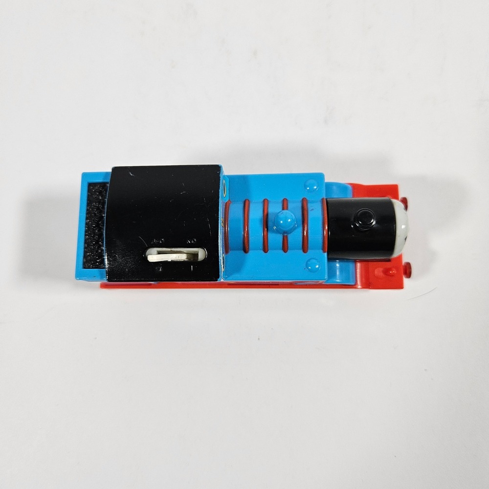 Thomas & Friends TrackMaster Thomas the‎ Tank Engine Motorized Train 2009 Mattel - Picture 5 of 8